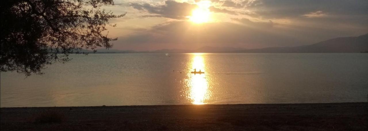 The Lake House" -Trichonida Lake Marathias  Kültér fotó